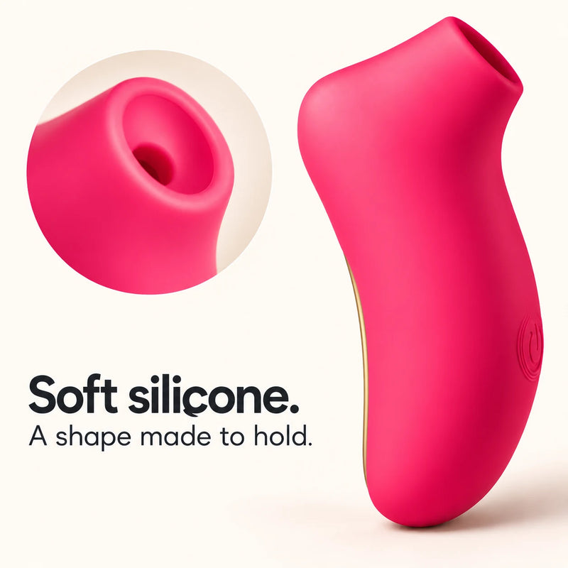 Aisi 2.0 silicone opening close-up and curved body with a narrow gold side edge